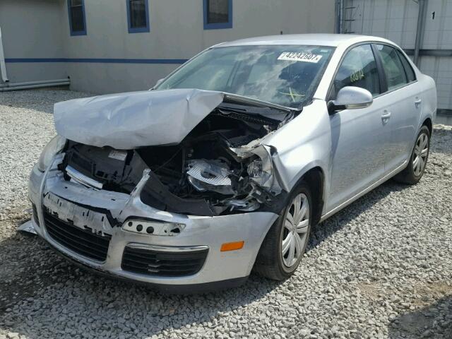 3VWJX7AJXAM003581 - 2010 VOLKSWAGEN JETTA S 银色 照片 2