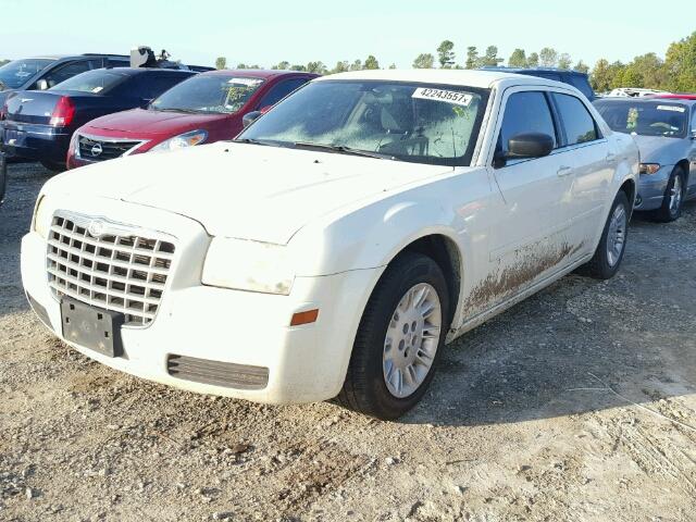 2C3KA43RX6H367147 - 2006 CHRYSLER 300 WHITE photo 2