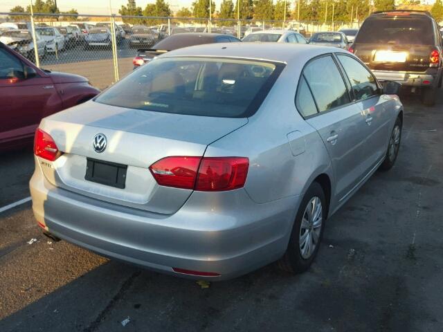 3VW2K7AJ2EM234385 - 2014 VOLKSWAGEN JETTA BASE 银色 照片 4