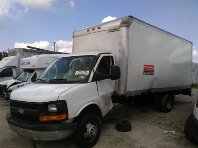 1GB6G6BG9D1160109 - 2013 CHEVROLET EXPRESS G4 WHITE photo 2