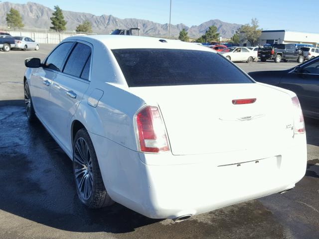 2C3CCADT6CH253018 - 2012 CHRYSLER 300 V8 WHITE photo 3