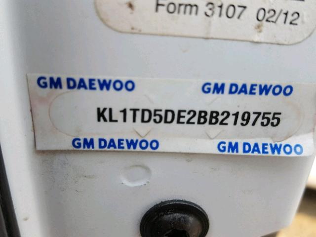 KL1TD5DE2BB219755 - 2011 CHEVROLET AVEO LS WHITE photo 10