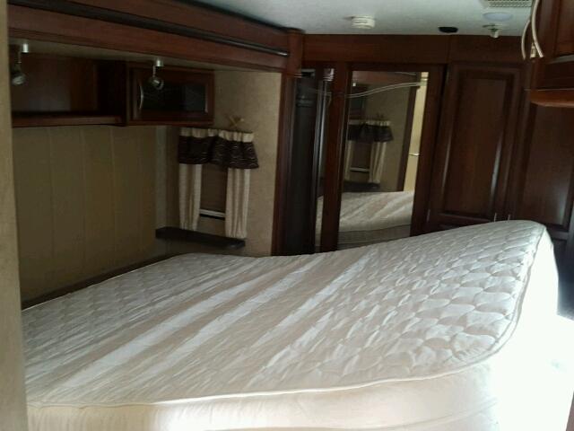 5ZT3SN0BXEG700921 - 2014 SANT MOTORHOME CREAM photo 9