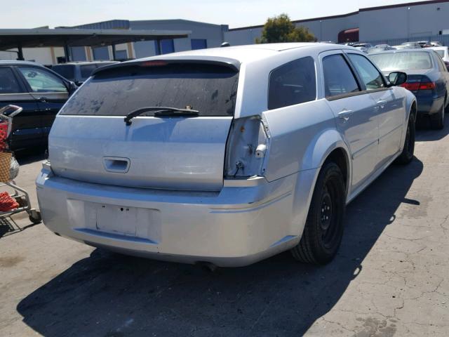 2D4FV48T65H642648 - 2005 DODGE MAGNUM SE SILVER photo 4