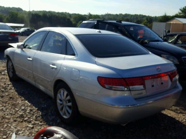 KMHFC46F28A310186 - 2008 HYUNDAI AZERA SE SILVER photo 3