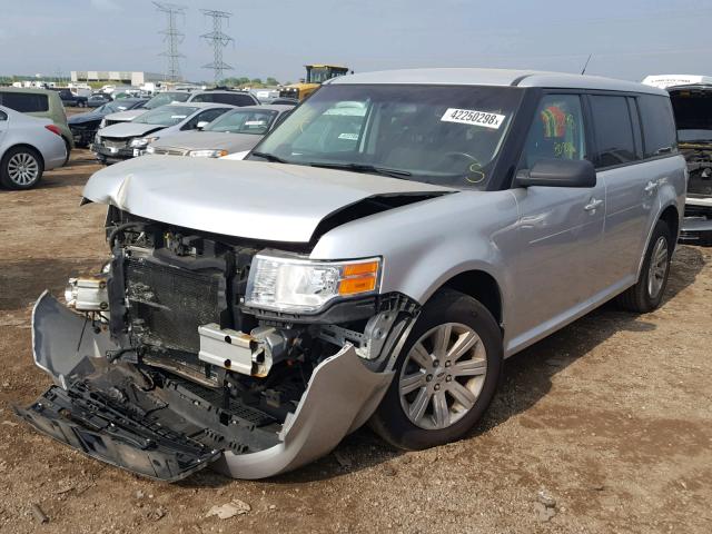 2FMGK5BC6ABA14462 - 2010 FORD FLEX SE SILVER photo 2