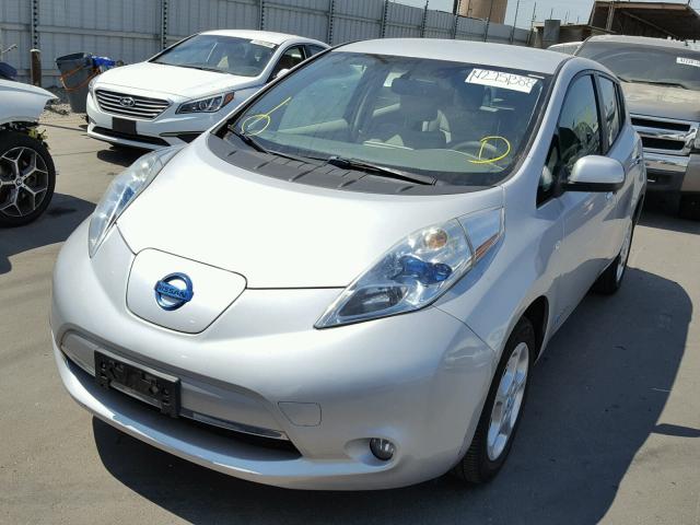 JN1AZ0CP6BT000317 - 2011 NISSAN LEAF SV SILVER photo 2