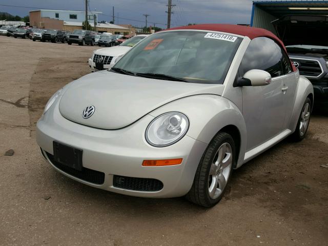 3VWSF31YX9M409840 - 2009 VOLKSWAGEN NEW BEETLE Gümüş foto 2