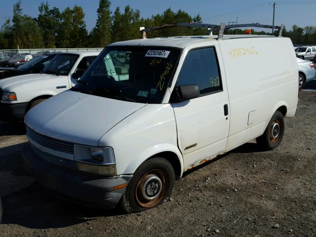 1GCDM19W11B129387 - 2001 CHEVROLET ASTRO WHITE photo 2