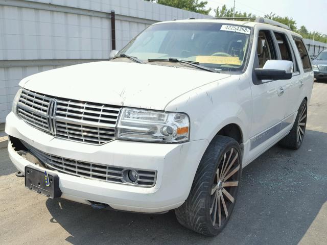 5LMFU27598LJ01455 - 2008 LINCOLN NAVIGATOR WHITE photo 2