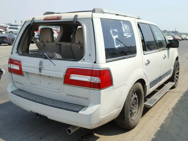 5LMFU27598LJ01455 - 2008 LINCOLN NAVIGATOR WHITE photo 4