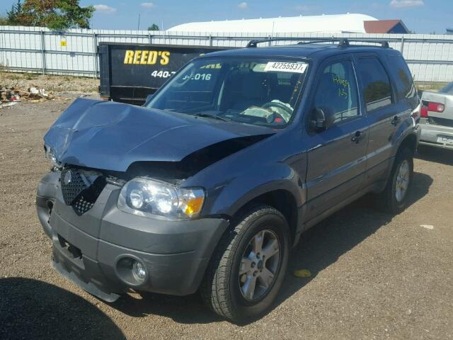 1FMYU03165KA61890 - 2005 FORD ESCAPE XLT BLUE photo 2