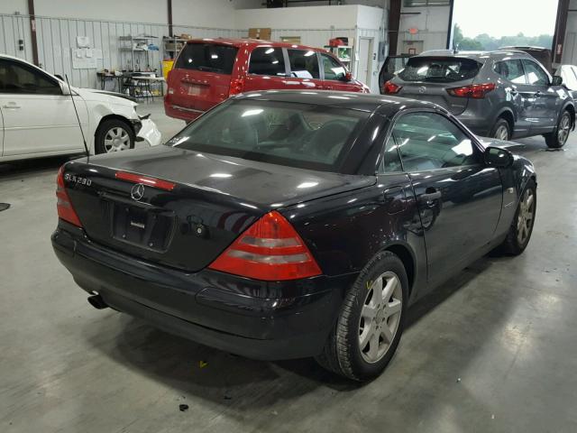 WDBKK47F8XF092842 - 1999 MERCEDES-BENZ SLK 230 KO BLACK photo 4