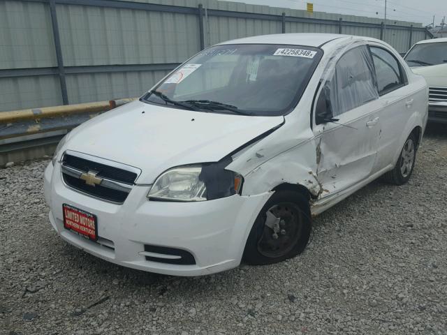 KL1TD5DE1AB129933 - 2010 CHEVROLET AVEO LS WHITE photo 2