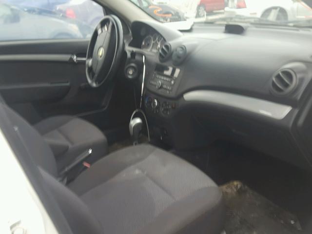 KL1TD5DE1AB129933 - 2010 CHEVROLET AVEO LS WHITE photo 5