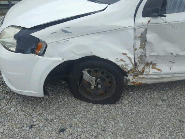 KL1TD5DE1AB129933 - 2010 CHEVROLET AVEO LS WHITE photo 9