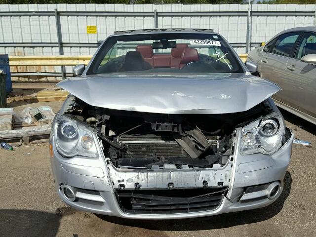 WVWFW7AH1BV005042 - 2011 VOLKSWAGEN EOS GRAY photo 9