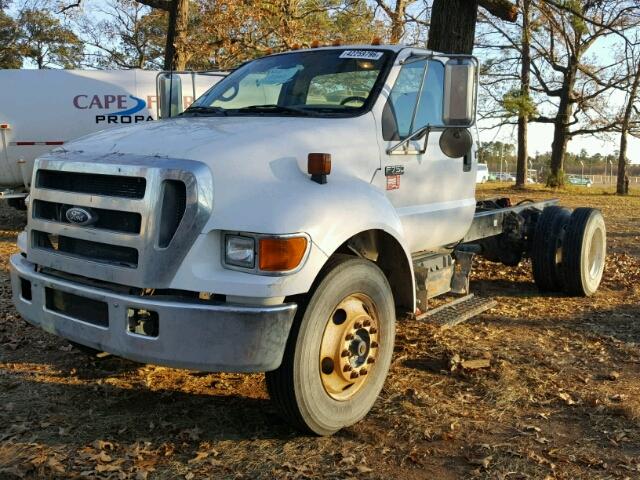 3FRWF75R66V228662 - 2006 FORD F750 SUPER WHITE photo 2