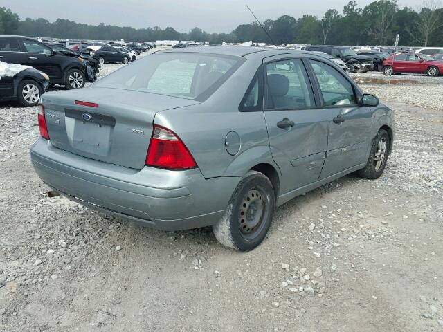 1FAFP34N05W222125 - 2005 FORD FOCUS ZX4 GREEN photo 4