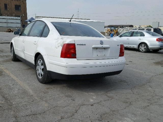 WVWMA23BXYP175253 - 2000 VOLKSWAGEN PASSAT GLS WHITE photo 3