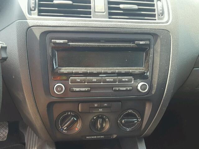 3VW2K7AJ3DM409788 - 2013 VOLKSWAGEN JETTA BASE Արծաթագույն լուսանկար 9