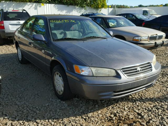 4T1BG22K3WU839779 - 1998 TOYOTA CAMRY CE GRAY photo 1