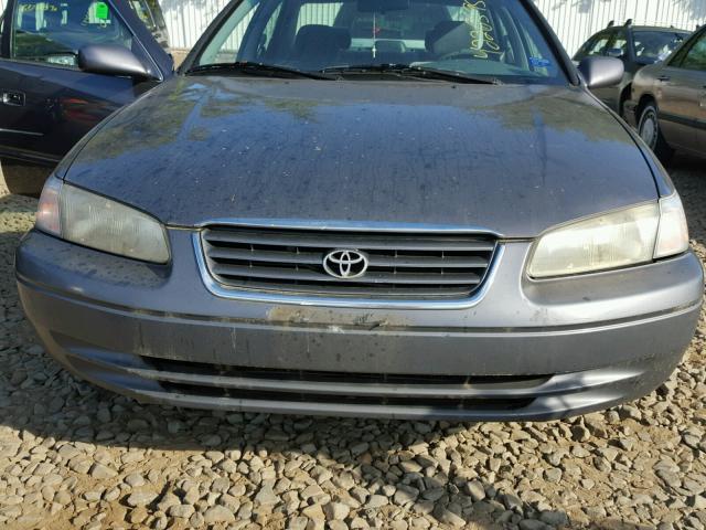 4T1BG22K3WU839779 - 1998 TOYOTA CAMRY CE GRAY photo 9