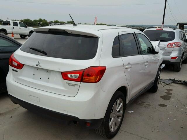 4A4AP3AU6FE031342 - 2015 MITSUBISHI OUTLANDER WHITE photo 4