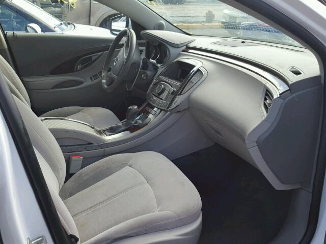 1G4GA5EC9BF236928 - 2011 BUICK LACROSSE WHITE photo 5