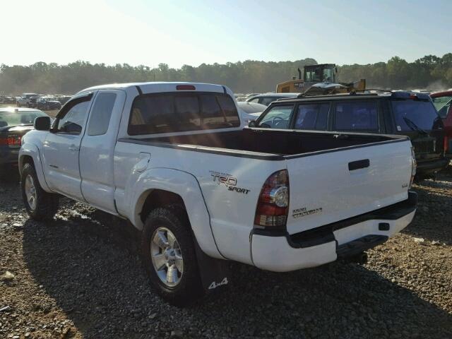 5TFUU4EN2BX001310 - 2011 TOYOTA TACOMA ACC WHITE photo 3