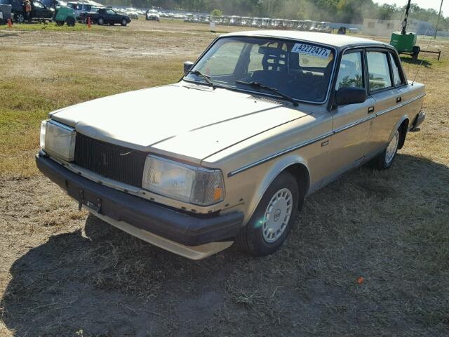 YV1AX8846J1293107 - 1988 VOLVO 244 DL GOLD photo 2