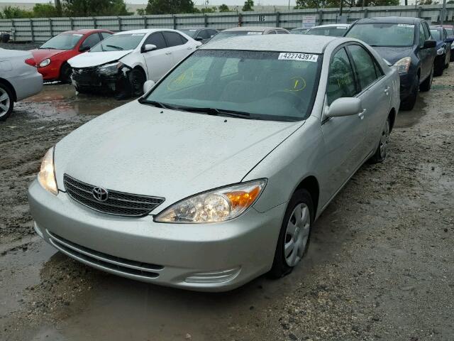 4T1BE32K23U181668 - 2003 TOYOTA CAMRY LE ვერცხლისფერი ფოტო 2
