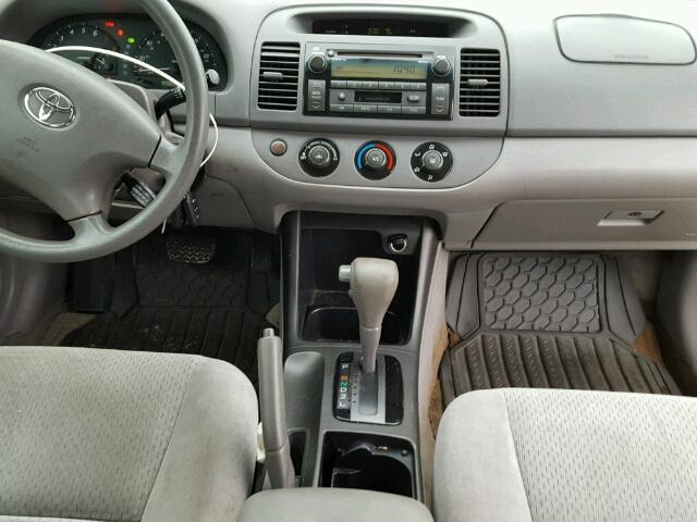 4T1BE32K23U181668 - 2003 TOYOTA CAMRY LE ვერცხლისფერი ფოტო 9