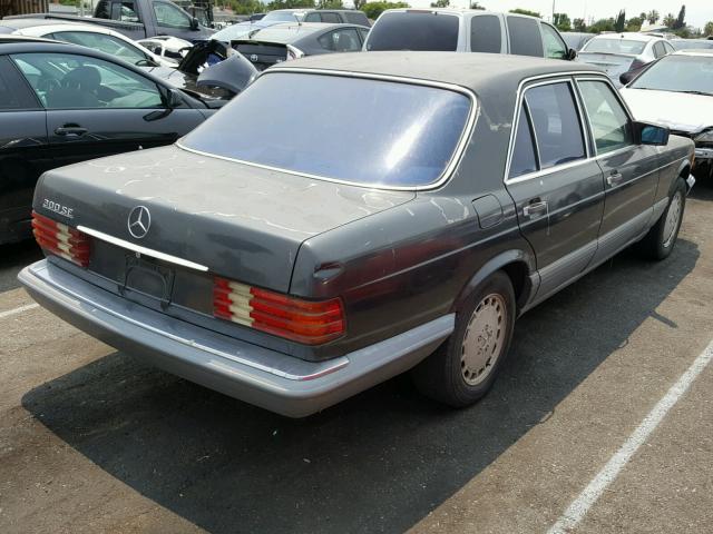 WDBCA24D4JA401449 - 1988 MERCEDES-BENZ 300 SE CHARCOAL photo 4