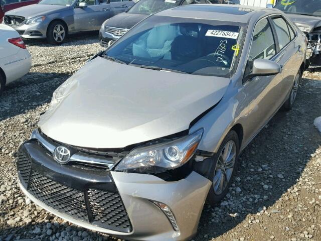 4T1BF1FKXFU083200 - 2015 TOYOTA CAMRY LE 金色 照片 2