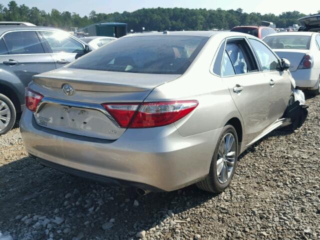 4T1BF1FKXFU083200 - 2015 TOYOTA CAMRY LE 金色 照片 4