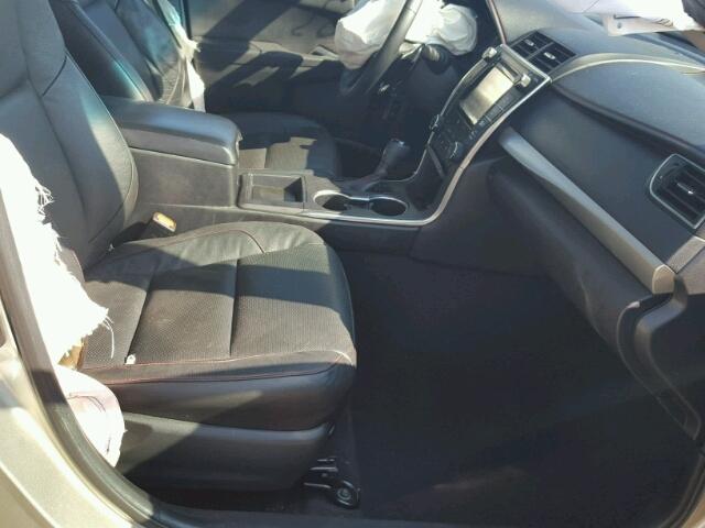 4T1BF1FKXFU083200 - 2015 TOYOTA CAMRY LE 金色 照片 5