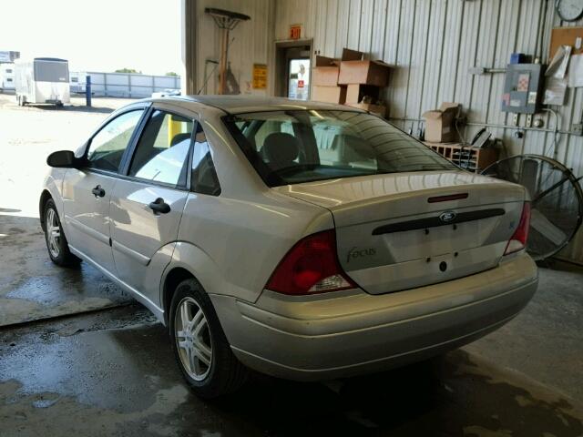 1FAFP34P7YW127535 - 2000 FORD FOCUS SILVER photo 3