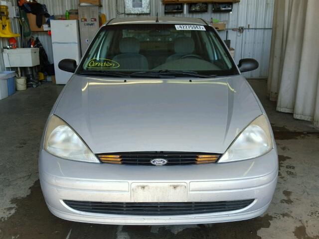 1FAFP34P7YW127535 - 2000 FORD FOCUS SILVER photo 9