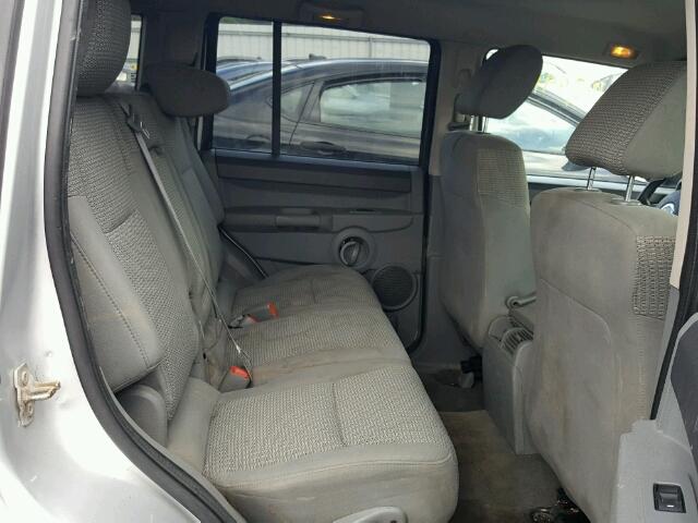 1J8HG48K76C271715 - 2006 JEEP COMMANDER SILVER photo 6