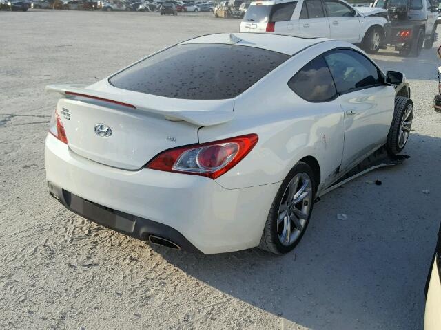 KMHHU6KH3AU028071 - 2010 HYUNDAI GENESIS CO WHITE photo 4