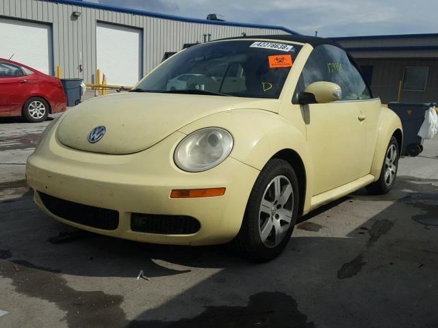 3VWRF31Y16M309507 - 2006 VOLKSWAGEN NEW BEETLE ყვითელი ფოტო 2