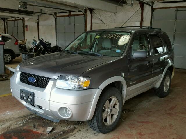 1FMCU96H46KA14155 - 2006 FORD ESCAPE HEV SILVER photo 2