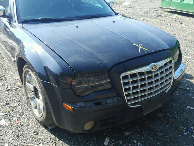 2C3AA63HX5H697044 - 2005 CHRYSLER 300C BLACK photo 9