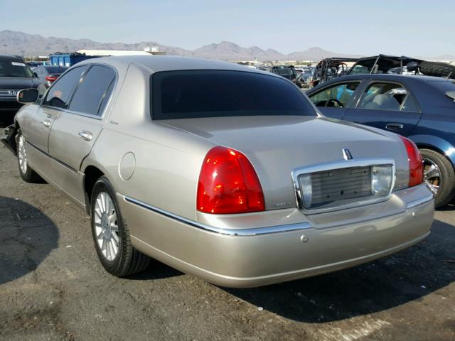 1LNHM82W33Y615134 - 2003 LINCOLN TOWN CAR S GOLD photo 3