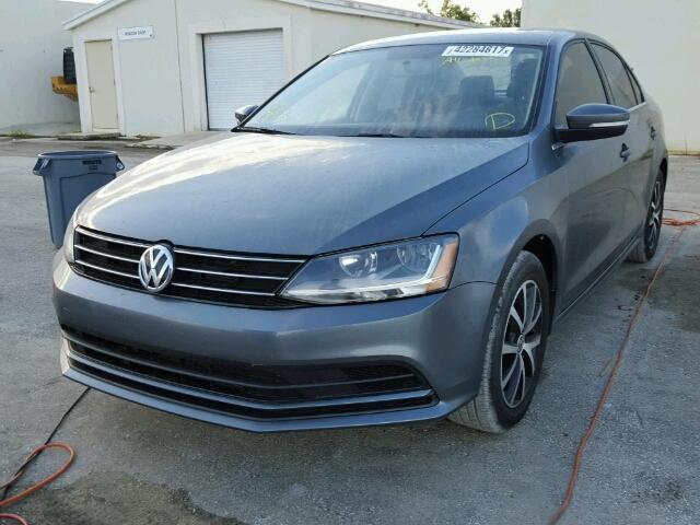 3VWDB7AJ7HM259117 - 2017 VOLKSWAGEN JETTA SE CHARCOAL photo 2