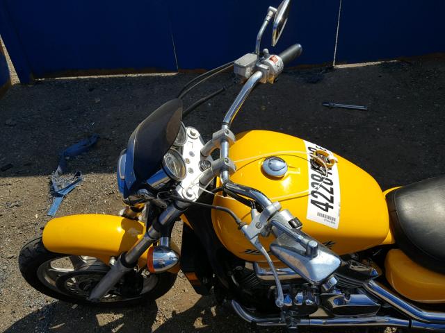 JH2RC4312TM200554 - 1996 HONDA VF750 C YELLOW photo 5