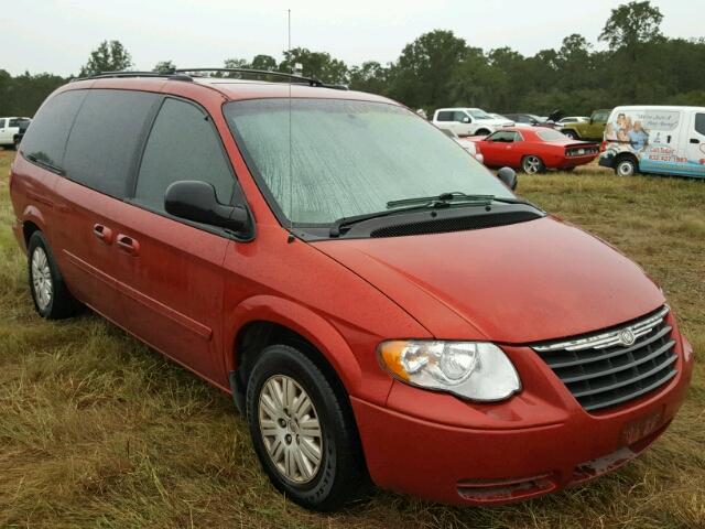 2C4GP44R05R204059 - 2005 CHRYSLER TOWN & COU RED photo 1