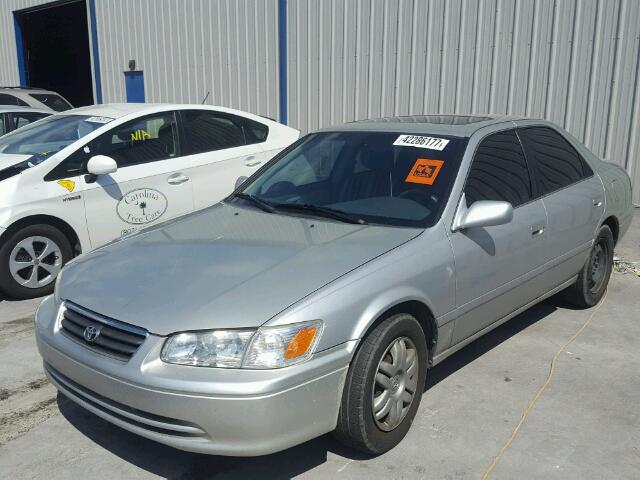 JT2BG22K310597380 - 2001 TOYOTA CAMRY SILVER photo 2