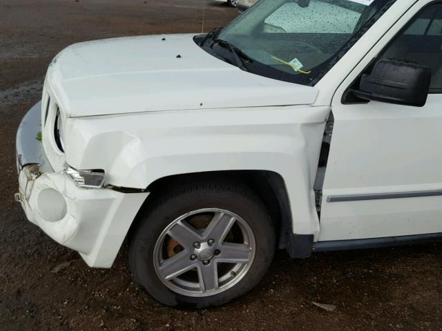 1J8FT48W58D711661 - 2008 JEEP PATRIOT LI WHITE photo 9